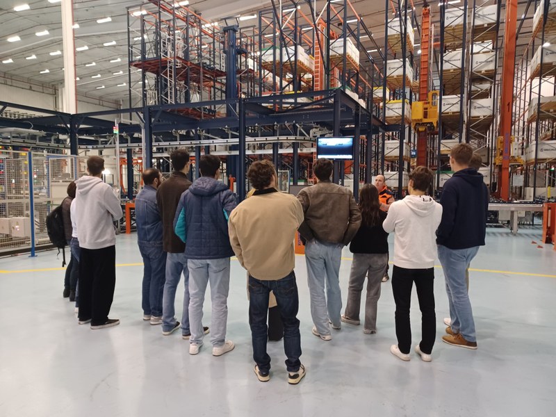 El grupo DOPS visita las instalaciones de MECALUX